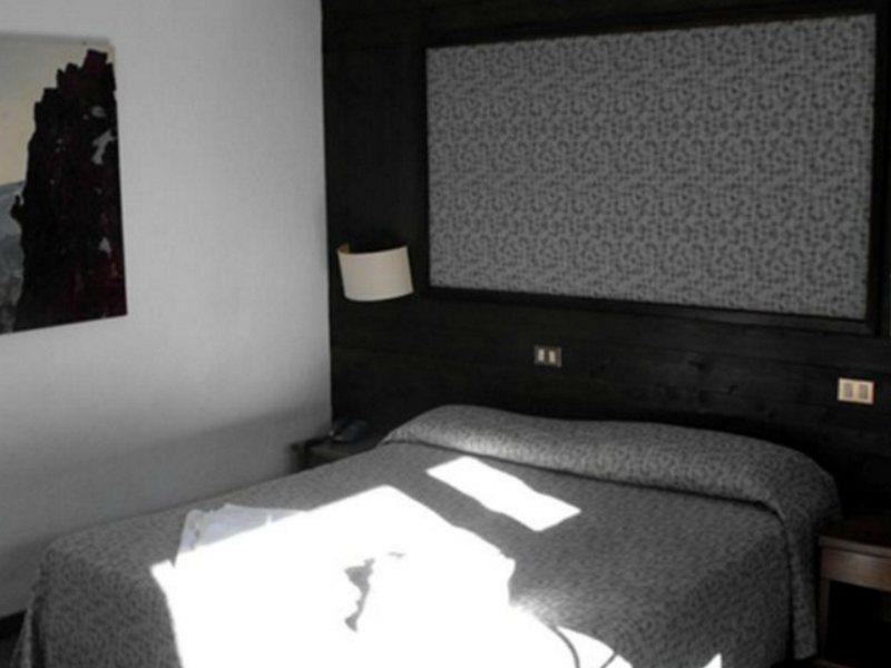 Hotel I Larici Bardonecchia Ngoại thất bức ảnh