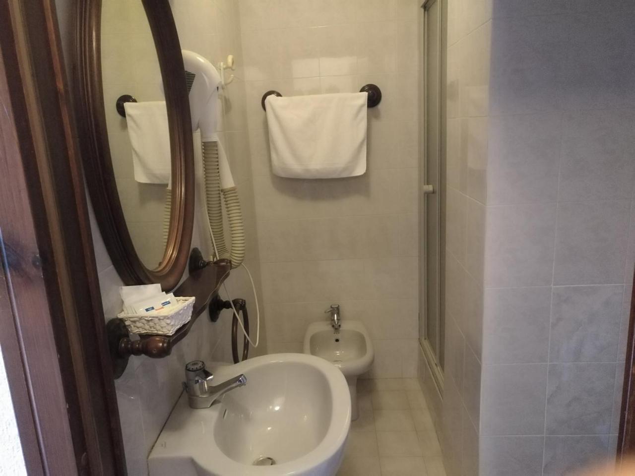 Hotel I Larici Bardonecchia Ngoại thất bức ảnh